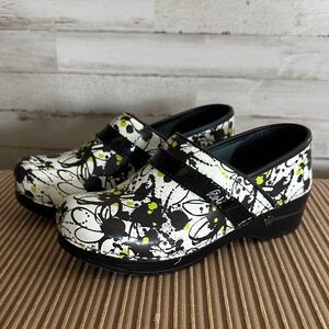 Sanita Koi Women’s Black and White Floral Clogs